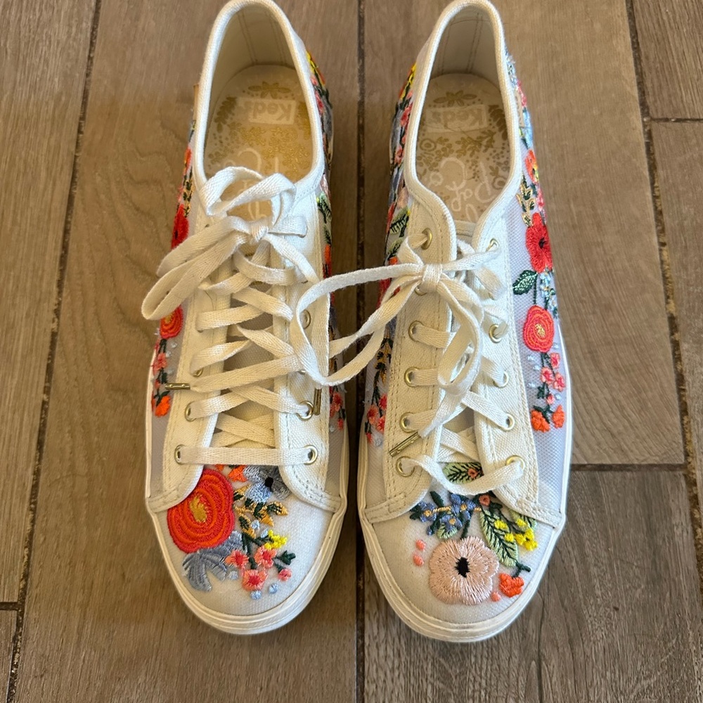 Floral Embroidered Women's Sneakers